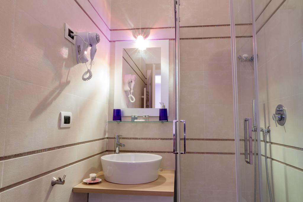 Отель Bevilacqua Bed Roma Santa Croce Номер фото
