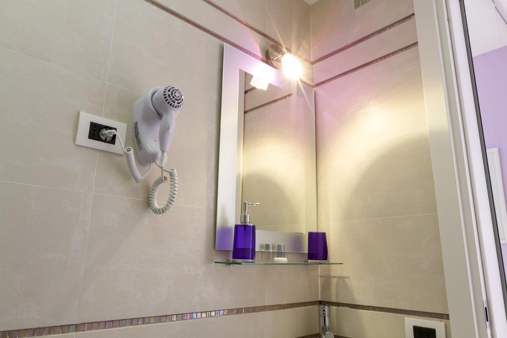 Отель Bevilacqua Bed Roma Santa Croce Номер фото
