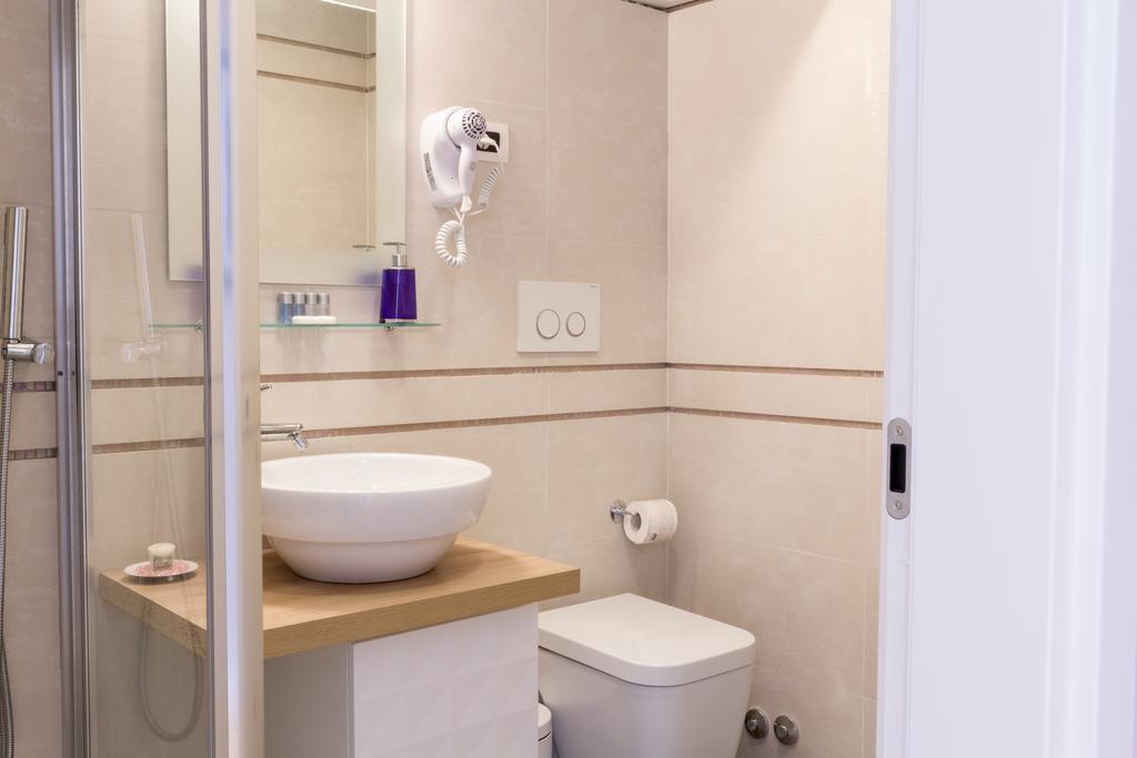 Отель Bevilacqua Bed Roma Santa Croce Номер фото