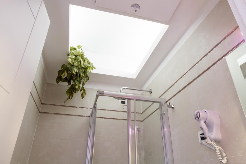 Отель Bevilacqua Bed Roma Santa Croce Номер фото