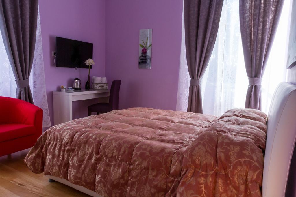 Отель Bevilacqua Bed Roma Santa Croce Номер фото