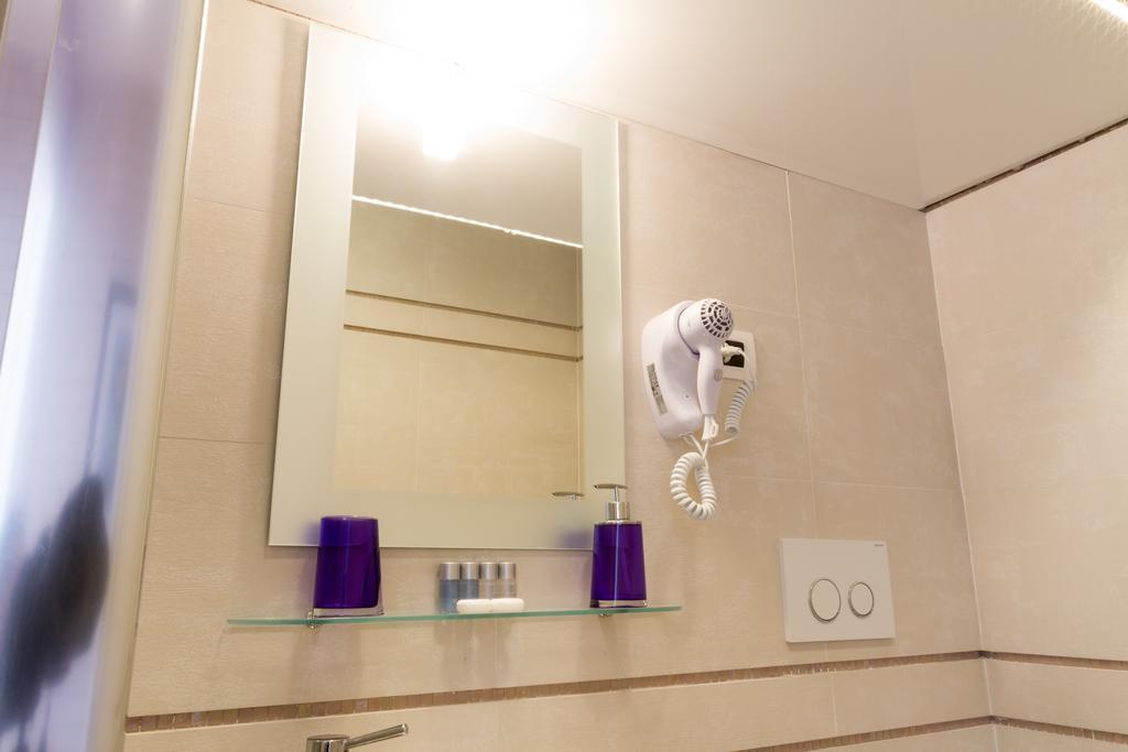 Отель Bevilacqua Bed Roma Santa Croce Номер фото